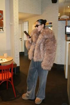 Teddy Moto Jacket Outfit, Nyc In Fall Outfits, Fuzzy Jacket Outfit Aesthetic, Fur Coats Outfits, Aviator Coat Outfit, Fur Coat And Jeans, Cute Comfy Cold Weather Outfits, Winter City Break Outfit Cold Weather, Nyc Winter Outfits Women