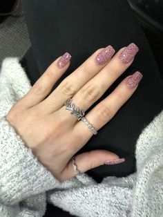 Pink Sparkle Manicure, Sns Sparkle Nails, Gel Nail Designs Glitter Sparkle, Cute Sparkle Nails, Dip Powder Nails Ideas Birthday, Red Glitter Dip Powder Nails, Chunky Glitter Dip Nails, Pink Glittery Nails Sparkle, Dip Powder Nails With Glitter