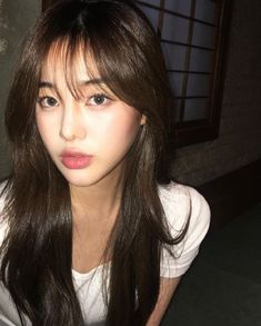 Asian Bangs Aesthetic, Long Hairstyles With Bangs Korean, Pretty Haircuts For Long Hair With Bangs, Wispy Bangs Round Face Straight Hair, Hair Cut With Bangs For Girl, Asian Style Bangs, Haircut Bangs Korean, Korean Hair Inspiration, Poni Tipis Korea