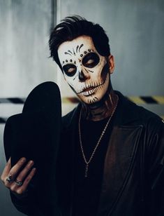 Catrin Face Paint Men, Men Catrina Makeup, Day Of The Dead Face Paint Men, Skull Face Makeup Men, Man Skull Makeup, Muerte Makeup, Candy Skull Makeup, Mens Halloween Makeup, Skull Face Makeup