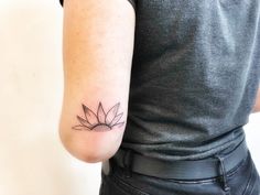 a woman's arm with a tattoo on it that has a sunflower in the center