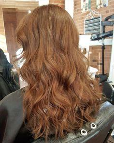 Ginger Gloss On Brown Hair, Brown Hair With Ginger Highlights Copper, Brunette With Strawberry Blonde Balayage, Honey Copper Hair Balayage, Strawberry Brunette Hair Highlights, Copper Chocolate Hair, Auburn Hair Natural, Copper Brown Curly Hair, Coppery Brown Hair