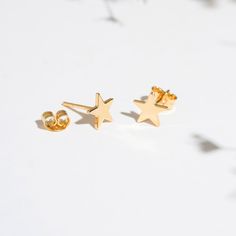 14k Solid Gold Star Stud Earrings are minimalist, elegance and adorable! You can use single stud or pair stud. You can wear 14k Yellow or Rose Gold Star Studs everyday. Or you can combine with stud earrings. Minimalist gold everyday earrings has a large butterfly back ensures comfortable wear. The Tiny Star Earrings can be perfect gift for your loved one, bridemaids, sister, daughter, mom or granddaughter.  D E T A İ L S * Material: 14k Solid Gold (Real Solid Gold, No Gold Plated or No Gold Fill Minimalist Star Charm Earrings As Gift, Minimalist Yellow Gold Star Earrings, Minimalist 14k Gold Star Charm Earrings, Minimalist 14k Gold Earrings With Star Charm, Everyday Stud Earrings, Unique Studs, Everyday Earrings Studs, Stud Earrings Unique, Star Stud Earrings