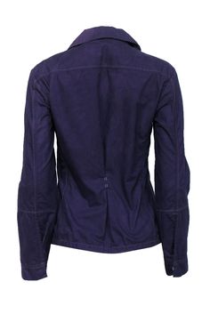 Get ready to elevate your style game with this Jil Sander lightweight jacket. The playful purple hue and polished pleated accent add a feminine touch to this timeless button-up layer, while the collared design and stylish contrast stitching create an eye-catching look. Perfect for both spring and fall, this versatile jacket is a wardrobe essential. Size 6 (36) Fabric content unknown Front snap button closure Collared Side slip pockets Buttoned cuffs Pleated back accent Bust 35" Waist 32.5" Shoul Purple Cotton Outerwear With Button Closure, Fitted Button-up Outerwear With Placket, Casual Purple Blazer With Pockets, Fitted Outerwear With Contrast Stitching For Work, Fitted Denim Outerwear With Contrast Stitching For Work, Casual Fitted Purple Blazer, Casual Purple Outerwear For Work, Spring Outerwear With Functional Buttons For Work, Spring Workwear Outerwear With Functional Buttons