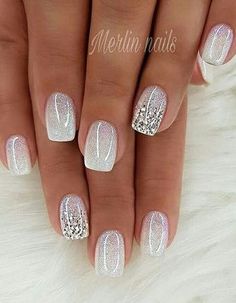 Ongles d’un blanc immaculé avec des petites paillettes argentées. Normal de faire partie de notre sélection de cette semaine. A voir sur notre site... Her Nails, Wedding Nails Design, Nails Wedding, Nail Art Wedding, Bride Nails, Nails French, Ideas Nails, Bridal Nails