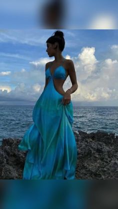 Long skirt. Long skirt outfits. Maxi skirt. Maxi skirt outfits. Midi skirt. Midi skirt outfits. vacation outfits, beach outfit, beach vacation outfit, vacay outfits, summer vacation outfits, beach outfits, model off duty, models off duty style, models off duty, Bella hadid style, beach, bikini, swim, pic inspo, IG story inspo, coconut girl, coconut aesthetic, hot girl summer, summer vacation outfit, summer vacation aesthetic, summer aesthetic, summer dresses, summer nails, summer fashion, beach aesthetic, summer vacation clothes, summer vacation outfits plus size. summer vacation outfits black girl. Summer vacation ideas. Night out outfits. Night outfits. Night out looks. Night out aesthetic. Night out outfit club wear. Night out outfit classy. Short set. Skirt set. Short set outfit. Va Look Gatsby, Looks Style, Summer Fits, Looks Vintage, Fancy Dresses, Dream Dress, Look Fashion