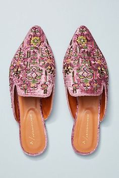 Velvet Flats, Embroidered Velvet, Embroidered Shoes, Shoe Inspiration, Comfy Shoes, Sport Sandals, Dress Sandals, Ladies Dress Design, Boho Outfits