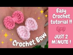 two crochet bows are shown in this video