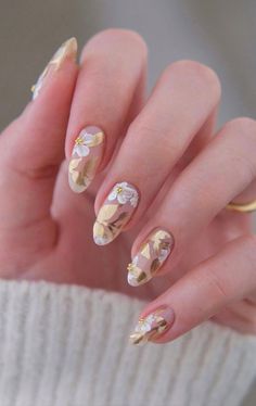 autumn nails, fall nails, autumn nail trends, autumn nail art ideas, Autumn French Nails, Fall Nails Trends, Fall Nail Designs, Autumn Nails 2023 White Tip Nails, Boho Nails, Simple Fall Nails, Nagellack Trends, Gold Nail Designs, Cute Summer Nails, White Nail, Flower Nail Art, Summer Nails Colors