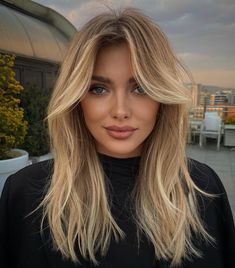 Stylish Medium-to-Long Bronde Shag Winter Haircut, Haircut For Square Face, 70s Hair, Bangs With Medium Hair, Blonde Hair Inspiration, Long Hair With Bangs, Long Blonde, Medium Hair Cuts