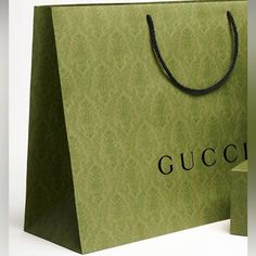 Large Gucci Green Paper Shopping Bag And Receipt Card Holder Measurements Approximately 19”X14”X7” Gucci Paper Bag, Gucci Packaging, Gucci Marmont Super Mini, Luxury Brand Packaging, Gucci Shopping Bag, Gucci Pattern, Gucci Shoe, Creative Diy Projects, Gucci Gifts