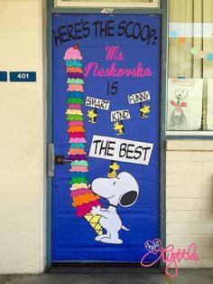 there is a door decorated with the words, here's the soop and mrs meeseska