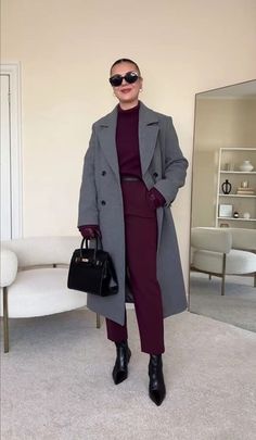 Office Cold Weather Outfits, Burgundy Autumn Outfit, Winter Outfits Burgundy, Burgundy Coat Outfit Winter, Burgundy Winter Outfits, Bordo Outfit, Stylish Casual Outfits, Fall Snow, Office Upgrade