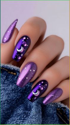 Easy Halloween nails include simple and low key nail art, such as spider webs, pumpkins, zombies and many others. Check out more ideas! Spooky Christmas Nails, December Style, December Winter, Witchy Nails, Purple Nail Art, December Christmas, Moon Nails, Galaxy Nails, Purple Nail