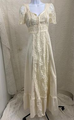 Vtg Ivory Lace Boho, Hippie, Prairie Wedding/party Dress, Cybaline by Ruby, 5/6 - Etsy Fitted Cream Dress For Vintage Events, Authentic Outfits, Silly Wedding, Fashion Design Business, Fairycore Fits, Country Wedding Dress, Light Dresses, Live Deliciously, Prairie Wedding