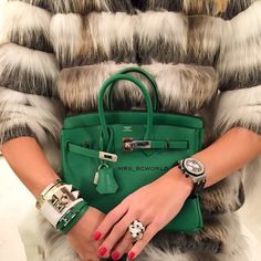 Fabulous fur coat, Hermes Birkin bag and red nails for fab style. Hermes Birkin Bag, Hermes Fashion, Birkin Bags, Cheap Purses, Handbags For School, Popular Handbags, Perfect Handbag, Dream Bags, Handbags Affordable