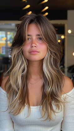 22 Stunning Front-Layered Haircut Ideas for Long Locks Long Hair With Short Top Layers, Long Hair Brown Highlights, Natural Wavy Layered Hair, Razor Cut Hairstyles Long, Easy Haircuts For Long Hair, December Hair, Rambut Brunette, Haircuts For Long Hair With Layers, Hair Inspiration Long