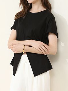 Sku CY-!121260 Material >60%Cotton , Modal Style Loose , Batwing Sleeves , Short Sleeves Feature Pleated , Split-front , Split-joint , Solid Color Neckline Round-neck Occasion Casual , Simple Seasons Spring , Summer , Autumn Type T-shirts Color WHITE,BLACK Size S,M,L,XL,2XL Please consult the size chart we provide for this item's measurements to help you decide which size to buy.Please note: There may be 1-3cm differ due to manual measurement. CMINCH Bust Waist Sleeve Length Weight(kg) S 100 74 26 63 37.5-45 M 104 78 26.5 64 45-52.5 L 108 82 27 65 52.5-60 XL 112 86 27.5 66 60-67.5 2XL 116 90 28 67 67.5-75 Model's information : Height : 173 Cm (68.11 Inches)Bust : 83 Cm (32.68 Inches)Waist : 58 Cm (22.83 Inches)Hips : 87 Cm (34.25 Inches)Size : M Solid Color Shirttail Hem Top For Workwear, Short Sleeve Solid Color Top For Layering, Solid Color Short Sleeve Top For Layering, White Tops For Layering, White Layering Tops, Crew Neck Solid Color Tops For Layering, Solid Short Sleeve Blouse For Layering, Solid Color Crew Neck Top For Layering, Summer Crew Neck Short Sleeve Top For Work