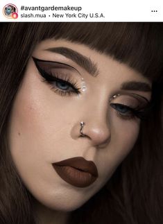 Edgy Smokey Eye Makeup, Art Eyeshadow Looks, Black Eyeshadow Looks Grunge, Grunge Glam Makeup Looks, Dark Color Makeup, Black Elegant Makeup, Goth Makeup Wedding, Mystical Eye Makeup, Alternative Eyeshadow Looks