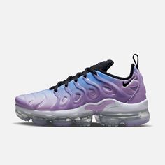 Style No. DZ5204-500 Color: Lilac/Black/University Blue/Barely Grape The Nike Air VaporMax Plus looks to the past to propel you into the future. With a design that nods to the futuristic '98 Air Max Plus, these kicks feature VaporMax Air technology to ramp up the comfort. Plus, soothing lavender and calming blue hues highlight the head-turning design, helping you walk into tomorrow with balance and serenity. VaporMax Air technology provides lightweight cushioning. Floating plastic cage around th Purple Vapormax Nike, Nike Air Vapormax Plus Women, Vapormax Nike, Nike Vapor Max, Air Vapormax Plus, Nike Air Vapormax Plus, All Nike Shoes, Purple Sneakers, Cute Nike Shoes