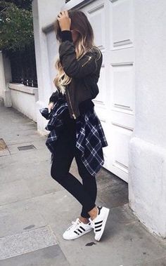 Outfit Jeans, Looks Black, Outfit Trends, 가을 패션, Outfit Goals, Mode Inspiration, Street Styles, Outfits Casuales, White Sneakers