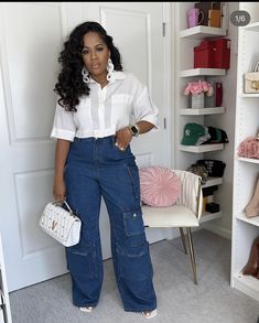 White And Denim Outfits Black Woman, Bloom Outfits, Thirty Fine, Jeans For Curvy Women, Stylish Jeans Outfit, Smart Casual Jeans, Gym Chic, Jean Skirt Outfits, Plus Size Baddie Outfits