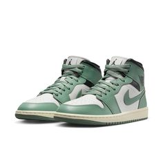 The Air Jordan 1 Mid 'Jade Smoke' is a stylish fusion of full-court flair and premium comfort. Crafted for women, this iconic silhouette features an Air-Sole unit that cushions every step on the hardwood. The padded collar ensures a supportive fit. The colorway, known as “Sail/Anthracite/Jade Smoke,” combines creamy sail tones with anthracite accents. Whether you’re hitting the court or striding the streets, these kicks blend timeless design with everyday comfort. Jordan 1 Mid Women, Summer Collection Men, Original Air Jordans, Air Jordans Women, Jordan Model, Womens Air Jordans, Style Sportif, Jordans Women, Womens Jordans