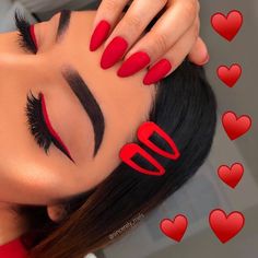 Pretty Red Makeup, Red And Silver Makeup, Mary Kay Eye Makeup, Shrek Party, Red Makeup Looks, Makeup Zombie, Everyday Eyeshadow, Make Up Designs, Red Eye Makeup