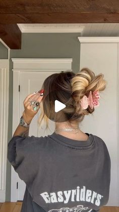 TORIE BLISS on Instagram: "POV: sleek hair is on trend but you love messy, fluffy styles 🦋🎱" Sleek Hair, Clip Hairstyles, Sleek Hairstyles, Long Wavy Hair, Beautiful Mess, Curly Hair Care, Everyday Hairstyles, Hair Envy, Stylish Hair