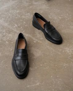 Black Leather Loafers, Black Loafers, Linnet, Minimal Chic, Goat Leather, Leather Loafers, Recycled Paper, Bags Accessories, Cowhide Leather