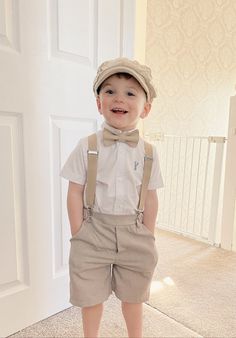 Your special guy will look so handsome when he shows up in his Tan wool newsboy hat / applejack cap and matching suspenders! Great accessories for groomsman, best man or ring bearers - This set is a great choice for family photos, wedding, ring bearer outfit, birthday celebration or any other special occasion. Please contact us about FREE Color SAMPLES! NEWSBOY Cap: Made from high quality medium weight fabric which will hold its shape. The cap is made up of 8 top stitched panels topped with a co Page Boy Hat, Wedding Ring Bearer Outfit, Suspenders For Boys, Suspenders Wedding, Green Bow Tie, Bearer Outfit, Ring Bearers, Bowtie And Suspenders, Ring Bearer Outfit