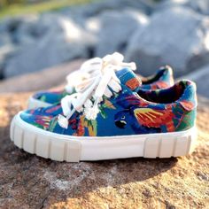 Nwt Farm Rio Macaw Tropical Canvas Platform Size: 8 Color: Multi Condition: Pre-Owned, No Visible Flaws Jl-5 Comfortable Flats, Farm Rio, Womens Shoes Sneakers, Athletic Shoes, Blue Green, Shoes Sneakers, Color Blue, Lace Up, Women Shoes