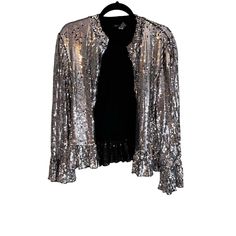 Inc Blazer Womens L Urban Chic Party Sequins Peplum Bell Sleeves Silver Nwt Brand: Inc International Concepts Size: Large Color: Silver Shell Material: 95% Polyester, 5% Spandex Lining Material: 100% Nylon Condition: New With Tags Excellent Condition Features: Mock Neck Bell Sleeves Three Hidden Hook So It Can Be Worn Open Or Closed. Peplum Hem Sequins Embellished Style No. 71628m899 $119.50 Msrp Flat Lay Measurements Pit To Pit: 24" Length: 37" Find Me On Instagram Frugalfashionista_ For Tips Bundle Discounts On Multiple Items Fast Shipper Smoke Free Bin Cd (Allyson-C) Fitted Party Outerwear, Glamorous Fitted Party Outerwear, Fitted Holiday Outerwear For Party, Elegant Fitted Outerwear For Festive Occasions, Winter Party Embellished Outerwear, Elegant Festive Evening Outerwear, Elegant Cocktail Outerwear For Fall, Glamorous Winter Party Outerwear, Festive Chic Fitted Outerwear