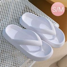 Color : White Size : S/M Non-Slip Sole Thick Sole Soft And Comfortable Long Wear Not Tired Feet Solid Soft Sole Indoor Flip Flop Slippers Mens Slide Sandals, Fashion Slides, Platform Flip Flops, Beach Activities, Summer Slippers, Slip And Slide, Beach Flip Flops, Beach Slippers, Flip Flop Slippers