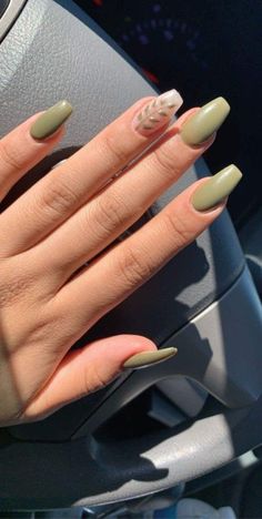 Simple Green Manicure, Aesthetic Gel Nails Short Green, Fall Floral Acrylic Nails, Summer Green Nails Acrylic, Simple Everyday Nail Designs, 2023 White Nail Trends, Nails For Servers, Green Flower Nails Short, Nail Inspo Acrylic Green