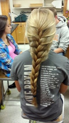 Loose french braid :) Loose Hair With Braid, Pretty Braid Hairstyles, Horseback Riding Hairstyles, Loose Plait, Loose French Braid, Loose Braid, French Plait, Loose French Braids, Fishing Store