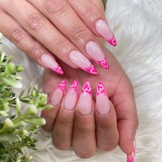 valentines day nail designs Nails French Tip Hot Pink, French Tip Hot Pink, Short Acrylic Almond, Acrylic Almond Nails, Valentine Nails Pink, New Nail Trends, Eye Nail Art, Metallic Nail Polish