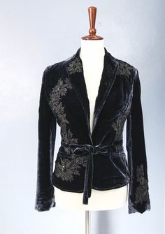 Velvet Jacket Blazer Embroidered  and Beaded Intricate Silk Lined XS/S Gorgeous Intricate Black Velvet Blazer Jacket  Gorgeous Floral and Beading, Embroidery  Excellent Condition  Silk  Lined  Overall length from shoulder to hem: 22" ( 55,8cm) Shoulder: 15" (38cm) Bust: 35" (89cm) Waist: 30" (76,2cm) Sleeve length: 23.5" (59,7cm) website https://lilliannfashions.com/products/velvet-jacket-blazer This blazer jacket is in excellent condition. It is however vintage, and sometimes (though rarely) I Velvet Jacket Outfit, Velvet Blazer Women, Beading Embroidery, Lace Long Sleeve Shirt, Silk Coat, Black Velvet Blazer, Seventies Fashion, Velvet Coat, Velvet Trousers