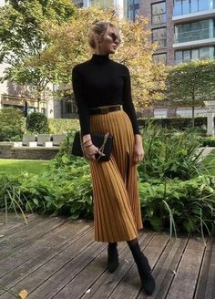 Elegante Casual, Women's Skirts, Formal Outfit, Pleated Midi Skirt, Winter Fashion Outfits, Office Outfits, Rock Style, Work Fashion, Modest Outfits