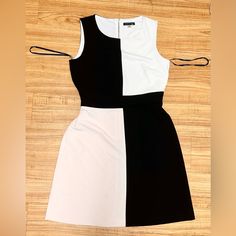 New Tommy Hilfiger Waist Cinching Dress, White Black And Pink With Gold Accents. Business Casual Or Formal Dress. Tommy Hilfiger Sleeveless Dress For Spring, Tommy Hilfiger Sleeveless Summer Dress, Tommy Hilfiger Sleeveless Dress For Summer, Summer A-line Tommy Hilfiger Dress, White Mini Sleeveless Dress For Work, Tommy Hilfiger Black Sleeveless Dress, Fitted Sleeveless Tommy Hilfiger Dress, Tommy Hilfiger Fitted Sleeveless Dress, Casual A-line Dress By Tommy Hilfiger