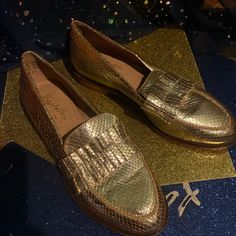 A Divine Gold Intervention To Make Your Soul Happy And Tap-Dancing Joyous. Like Really - Croc Gold Leather Soles From Anthro. Well, Then You Better Covet Before The Shoe Hoarder Enters Like The Dragon In My Closet And Snags Them Before You. A True Size 7.5. 100% Leather. Comfy And Academia Stylish. Pls Kindly Initiate A Fair Offer For This Rare Precious As I Never Send Offer For I Am Shy And Do Love When The New Lucky Owner Is More Eager To Covet Their Precious. The Last Image Shows A Similar (N Party Slip-on Oxfords With Brogue Detailing, Leather Slip-on Party Flats, Leather Slip-on Flats For Party, Party Loafers With Almond Toe Slip-on, Party Leather Slip-on Flats, Flat Heel Leather Shoes For Party In Fall, Round Toe Loafers For Party In Fall, Flat Heel Leather Party Shoes For Fall, Flat Heel Leather Shoes For Fall Party