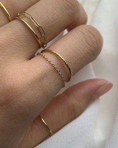 save and follow Minamilist Rings, Chain Rings Aesthetic, Permanent Ring Jewelry, Permanent Jewelry Rings, Permanent Jewelry Ring, How To Layer Rings, Everyday Ring Stack, Gold Simple Rings, Gold Hand Ring