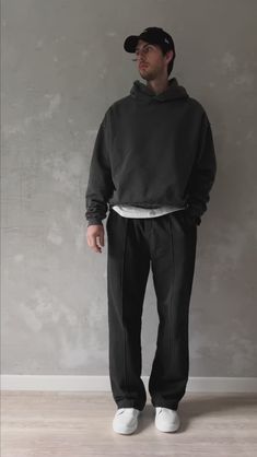 Sporty Man Outfits, Mens Fall Casual Outfits, Men Sport Style Outfits, Sweats Outfit Men, High End Streetwear, Sporty Outfits Men, Unisex Outfits, Casual Sporty Outfits, Hoodie Outfit Men