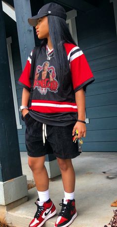 Low Coast Dunk Outfit, Shorts Outfits Streetwear, Stem Style Outfits, Stud Summer Outfits, Stud Outfit Ideas, Tomboy Outfits Black Women, Shorts Outfit Street Styles, Stem Outfits Style