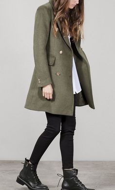 OUTFIT DEL DÍA: Mis favoritos del mes de Julio 2020 Mode Teenager, Outfit Botas, Outfit Mujer, Looks Black, Trik Fotografi, Green Coat, Mode Inspiration, Winter Fashion Outfits, Mode Style