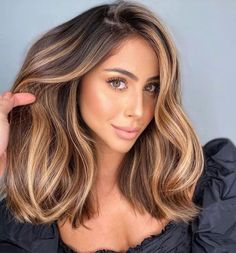 Lowlights For Caramel Hair, Fall Hair Warm Tones, Medium Length Hair With Layers And Balayage, Cocktail Dinner Hairstyles, Color Strands In Hair, Layered Bob Hairstyles Shoulder Length Lob Haircut, Light Brown Highlighted Hair, Ombre Balayage Hair Brunette, Brunette Hair With Blonde Highlights Medium Length