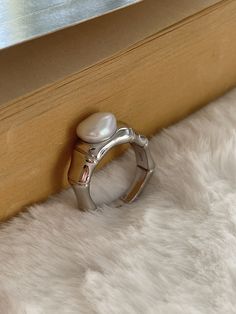 Introducing our statement silver ring with a stunning keshi pearl, this exquisite piece is sure to captivate attention.  The silver band beautifully complements the silver and blue hues of the keshi pearl, creating an elegant and sophisticated look.  Crafted with precision and attention to detail, this ring is a perfect blend of modern design and timeless beauty.  Whether worn as a statement piece or as a symbol of elegance, this silver ring with a keshi pearl is a must-have addition to any jewelry collection. Wedding Rings Pearl, Pearl Ring Design, Pearl Wedding Ring, Silver Pearl Ring, Final Boss, Cute Engagement Rings, Pearl Engagement Ring, Bridal Wedding Rings, Jewelry Lookbook