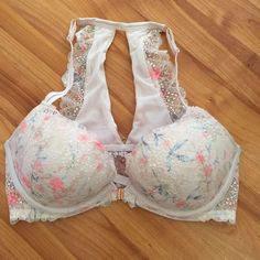 New Without Tags Size 34d Halter Front Closure Floral Lace Push Up Underwire Spring Pink Bra With Lined Body, Spring Push-up Bra With Lace Trim, Spring Lace Trim Push-up Bra, Pink Lined Spring Bra, Spring Pink Lined Bra, Honeymoon Clothes, Honeymoon Outfits, Pink Lace, Push Up Bra