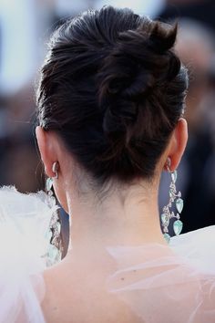 Kendall Jenner Updo, Lolla Makeup, Kendall Jenner Bun, Kendall Jenner Pictures, Loose Bun, Kendall Jenner Hair, Party Hairstyle, Bridemaids Hairstyles, Kendal Jenner