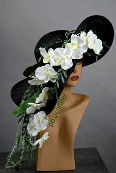 Jennifer Derby Hats Diy, Topi Vintage, Black Orchids, White Orchids Wedding, Formal Hat, Classy Hats, Hat Tea Party, Derby Outfits, Woman Hat